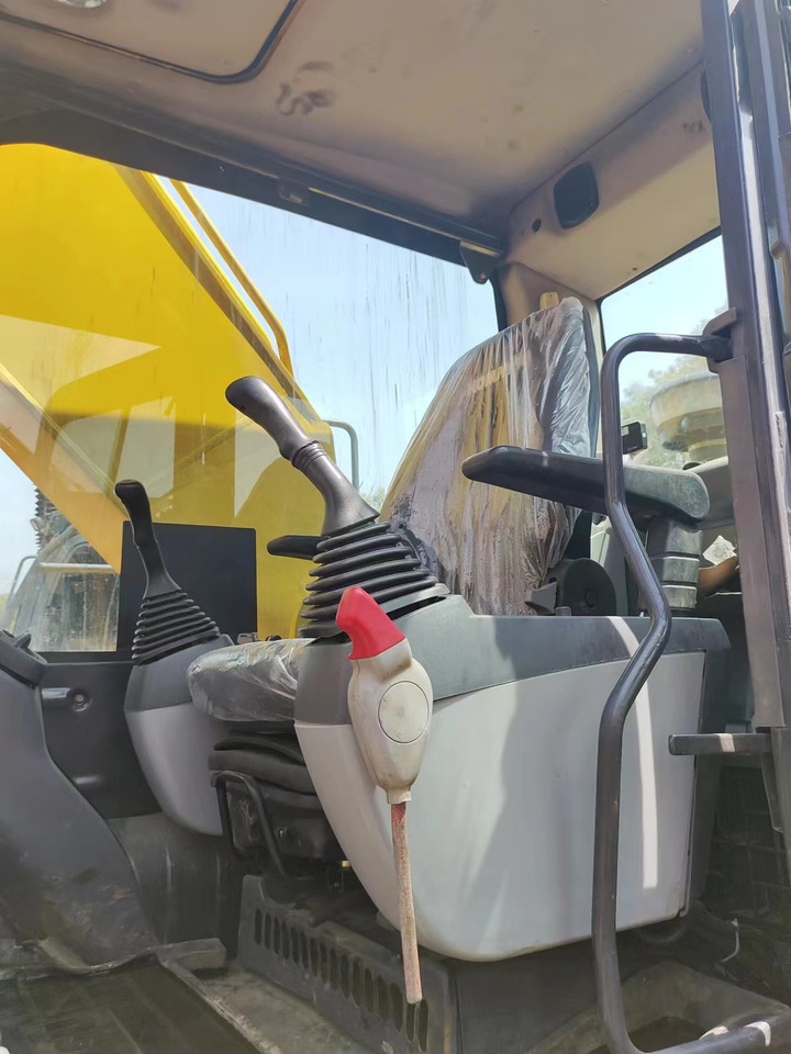 KOMATSU PC220-8 - Kettenbagger: das Bild 3 KOMATSU PC220-8 - Kettenbagger: das Bild 3