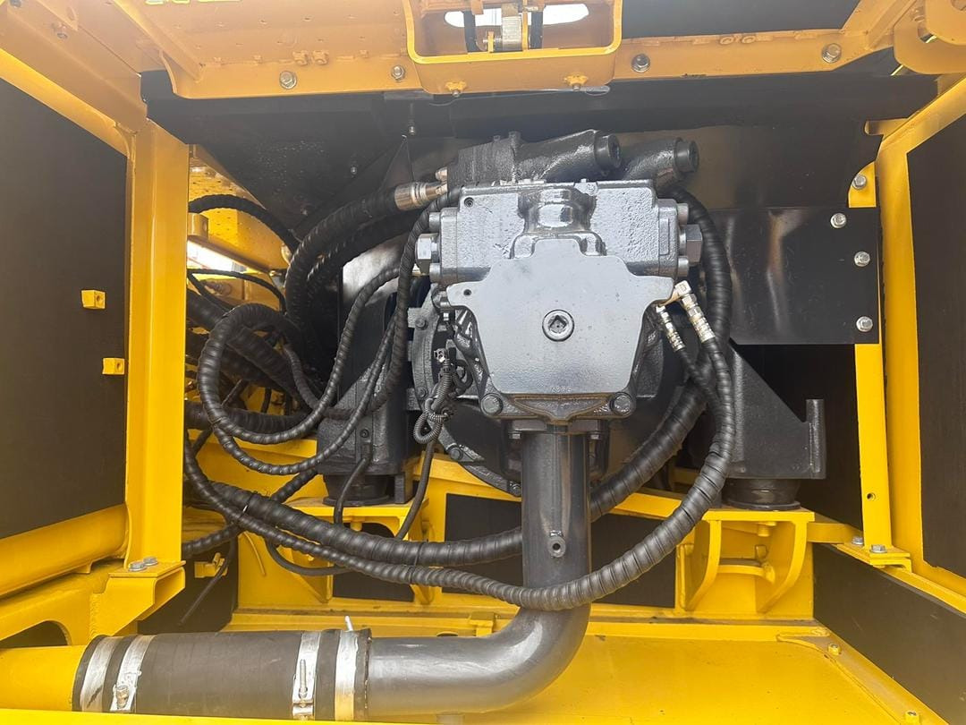 KOMATSU PC300-8 - Kettenbagger: das Bild 4 KOMATSU PC300-8 - Kettenbagger: das Bild 4