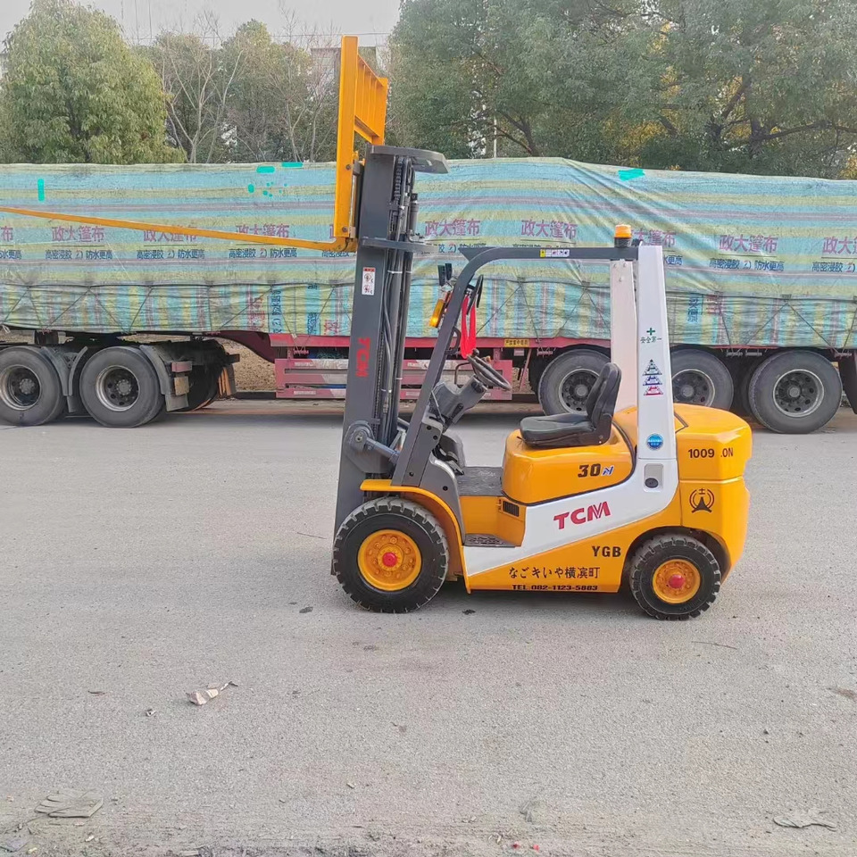 TCM FD30 diesel ISUZU engine forklift from Japan - Dieselstapler: das Bild 3 TCM FD30 diesel ISUZU engine forklift from Japan - Dieselstapler: das Bild 3