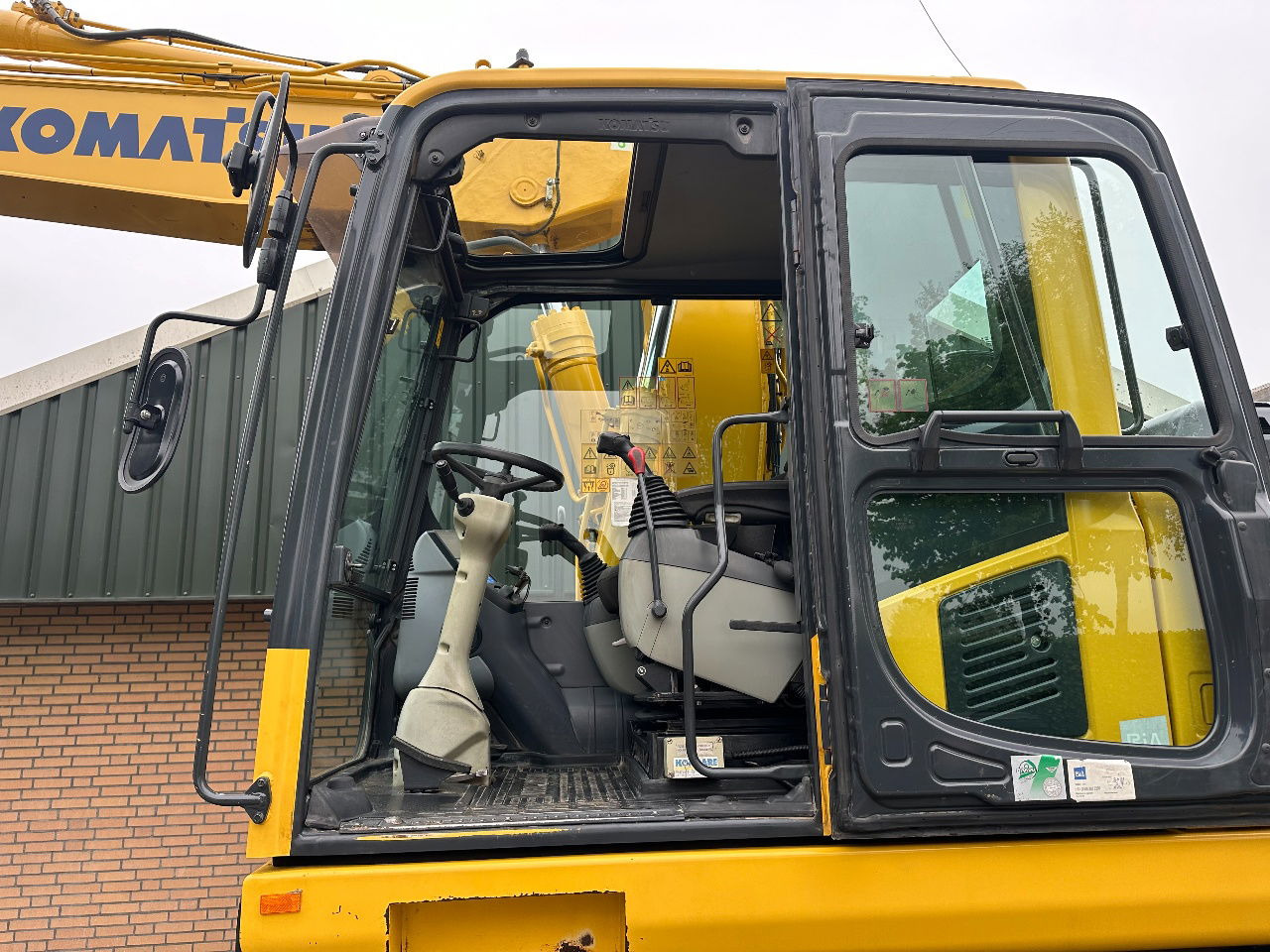 Mobilbagger Komatsu PW160-8: das Bild 8