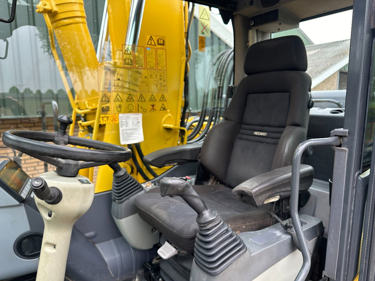 Mobilbagger Komatsu PW160-8: das Bild 9