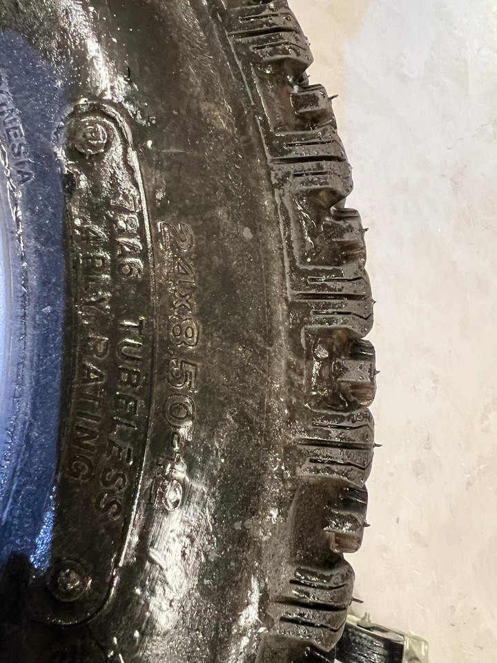 Dekk passer Massey Ferguson 1525 - Komplettrad für Landmaschine: das Bild 3 Dekk passer Massey Ferguson 1525 - Komplettrad für Landmaschine: das Bild 3