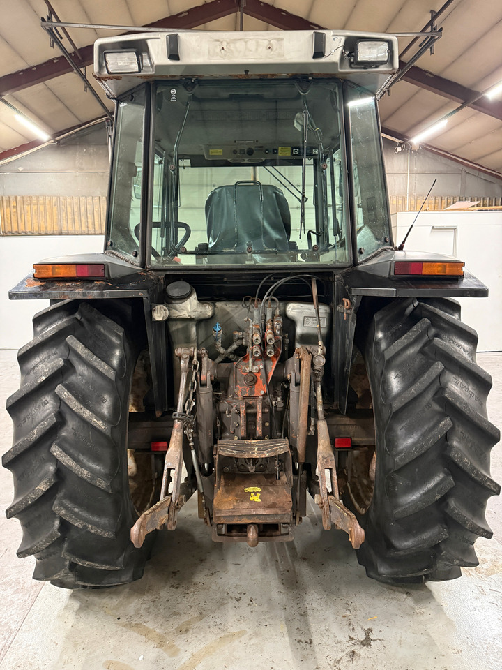 Massey Ferguson 3050 - Traktor: das Bild 4 Massey Ferguson 3050 - Traktor: das Bild 4