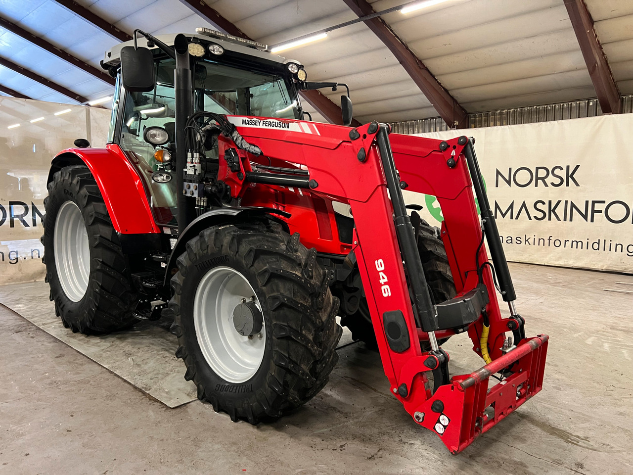 Massey Ferguson 5613 Dyna 6 - Traktor: das Bild 4 Massey Ferguson 5613 Dyna 6 - Traktor: das Bild 4