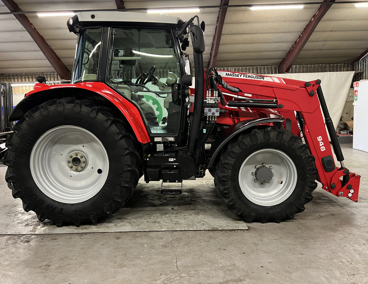 Massey Ferguson 5613 Dyna 6 - Traktor: das Bild 5 Massey Ferguson 5613 Dyna 6 - Traktor: das Bild 5