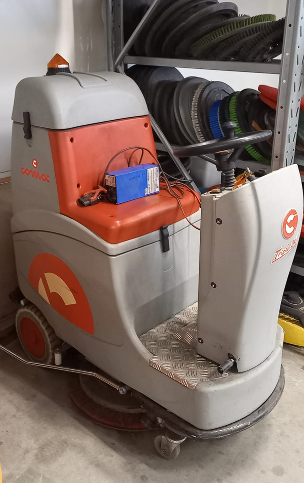 Comac TRIPLA 24B - Scheuersaugmaschine: das Bild 1 Comac TRIPLA 24B - Scheuersaugmaschine: das Bild 1
