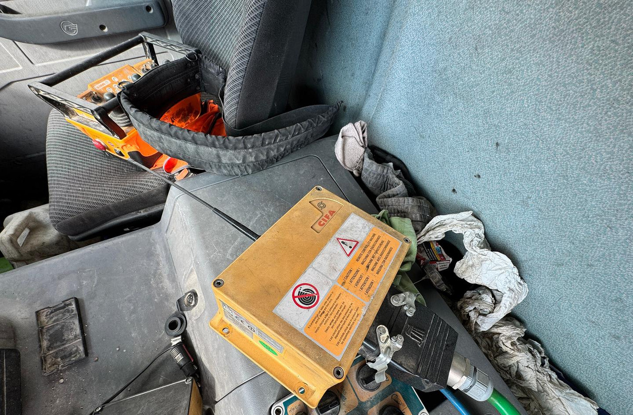 Betonpompa 28MT CIFA ASTRA HD84.38 - Fahrmischerbetonpumpe: das Bild 5 Betonpompa 28MT CIFA ASTRA HD84.38 - Fahrmischerbetonpumpe: das Bild 5