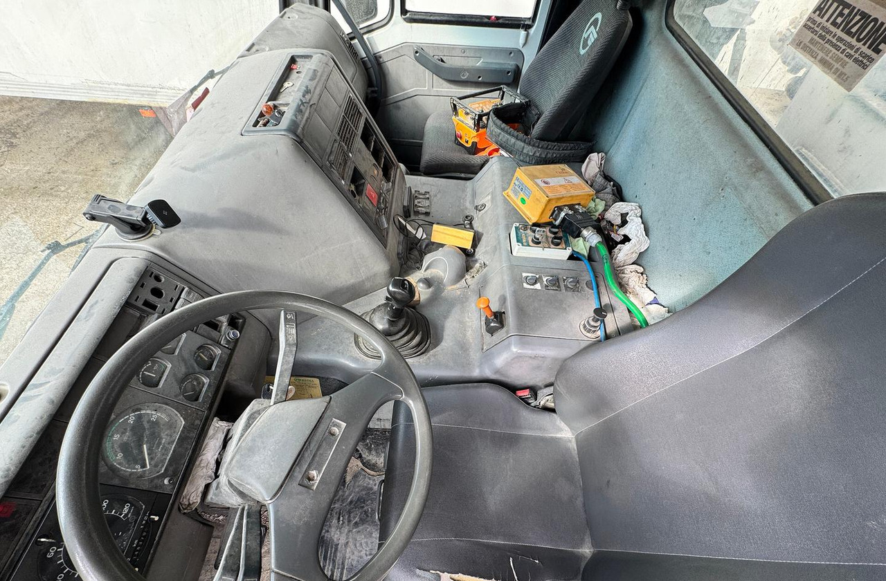 Betonpompa 28MT CIFA ASTRA HD84.38 - Fahrmischerbetonpumpe: das Bild 4 Betonpompa 28MT CIFA ASTRA HD84.38 - Fahrmischerbetonpumpe: das Bild 4