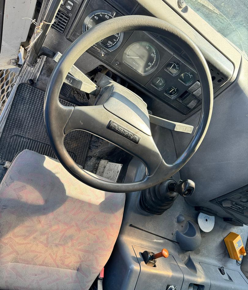 Betonpompa CIFA ASTRA HD84.38 - 2003 - Fahrmischerbetonpumpe: das Bild 4 Betonpompa CIFA ASTRA HD84.38 - 2003 - Fahrmischerbetonpumpe: das Bild 4