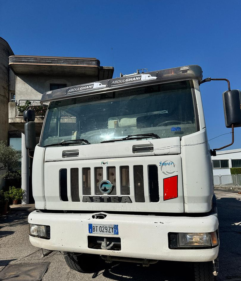 Betonpompa CIFA ASTRA HD84.38 - 2003 - Fahrmischerbetonpumpe: das Bild 2 Betonpompa CIFA ASTRA HD84.38 - 2003 - Fahrmischerbetonpumpe: das Bild 2