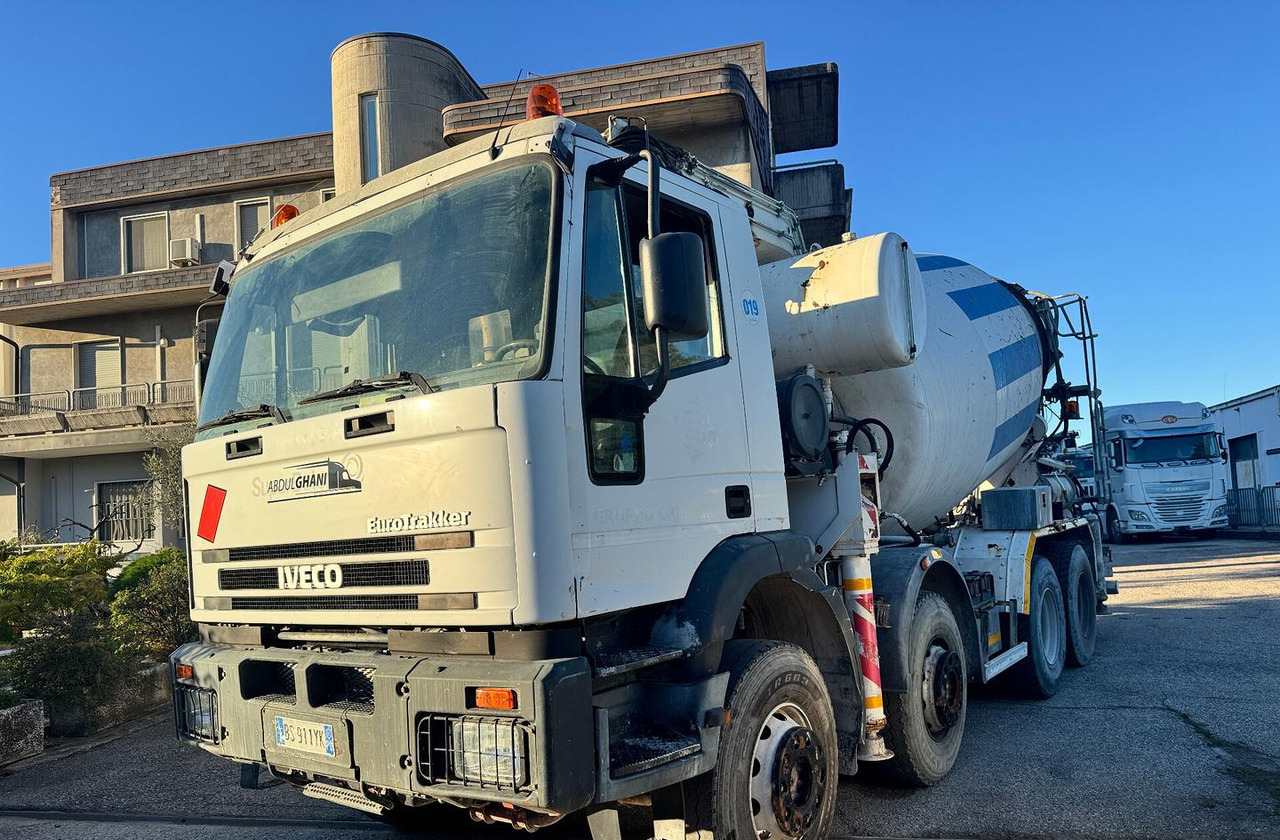 Betonpompa CIFA Iveco Trakker 410E44 - Fahrmischerbetonpumpe: das Bild 1 Betonpompa CIFA Iveco Trakker 410E44 - Fahrmischerbetonpumpe: das Bild 1