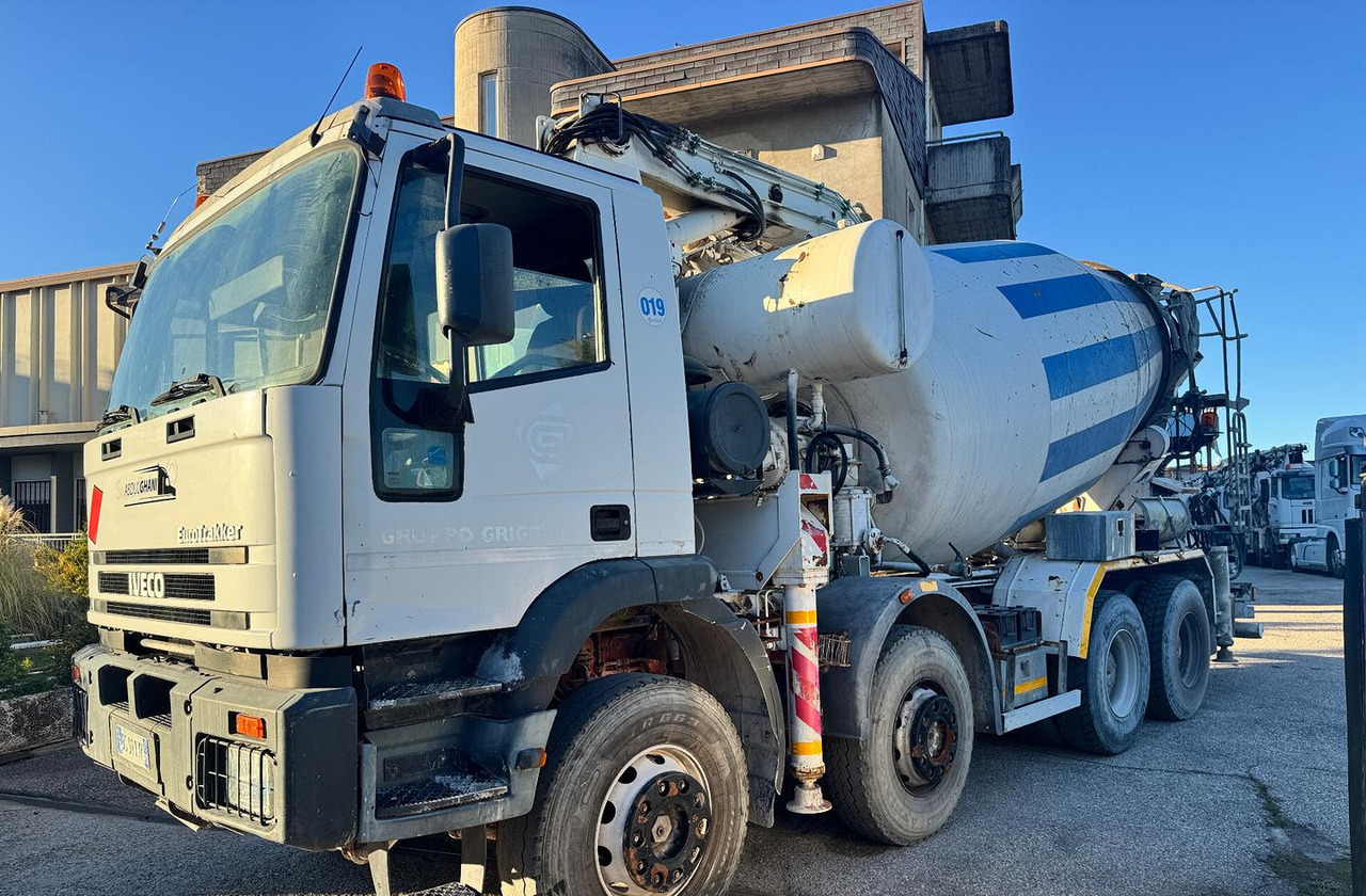 Betonpompa CIFA Iveco Trakker 410E44 - Fahrmischerbetonpumpe: das Bild 2 Betonpompa CIFA Iveco Trakker 410E44 - Fahrmischerbetonpumpe: das Bild 2