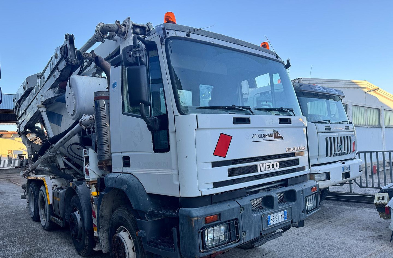 Betonpompa CIFA Iveco Trakker 410E44 - Fahrmischerbetonpumpe: das Bild 1 Betonpompa CIFA Iveco Trakker 410E44 - Fahrmischerbetonpumpe: das Bild 1