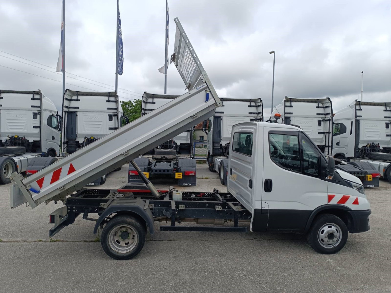 Kipper Transporter IVECO Daily 35C14: das Bild 14