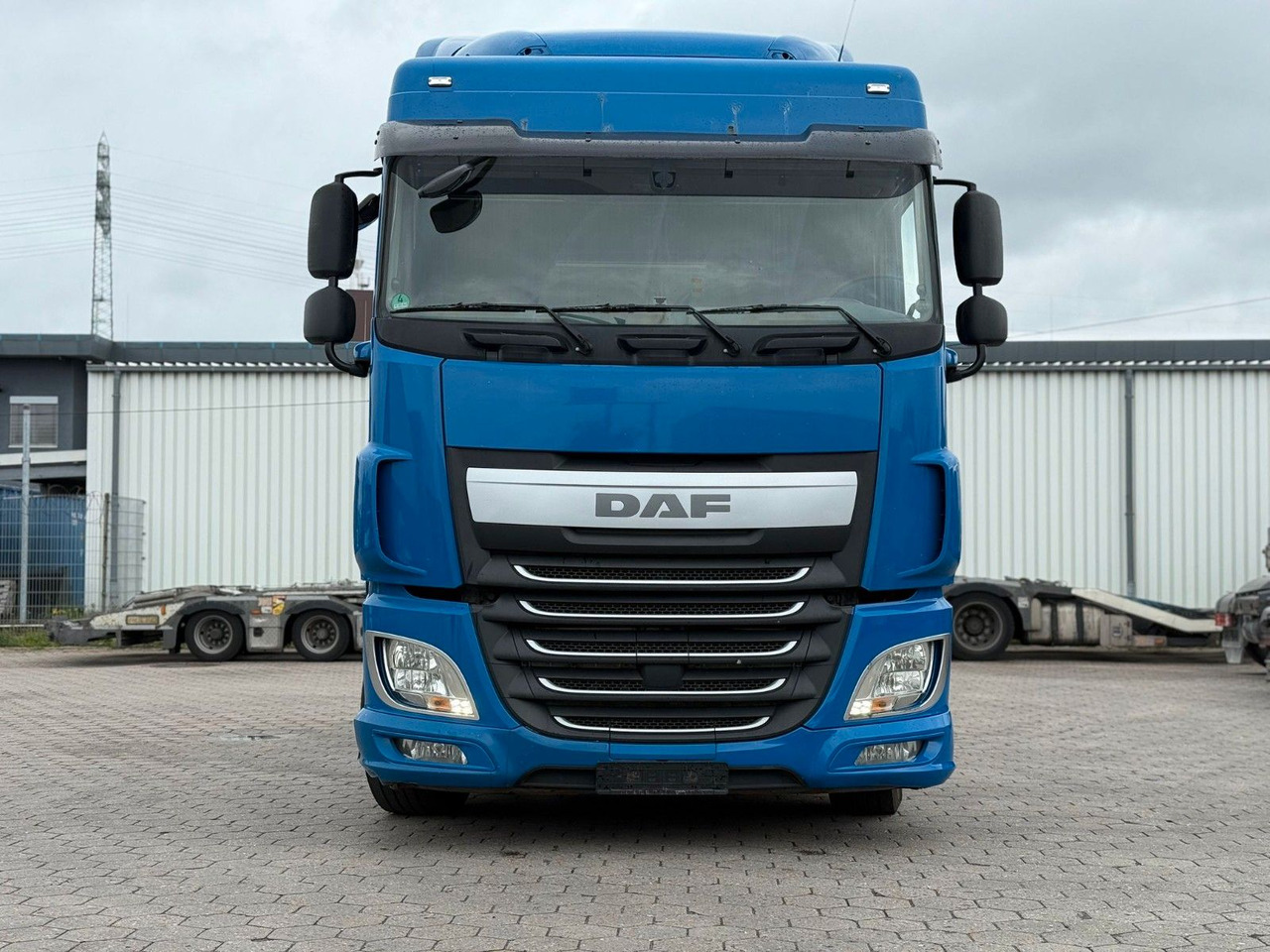 DAF XF 460 Low +Retarter+2xTank - Sattelzugmaschine: das Bild 2 DAF XF 460 Low +Retarter+2xTank - Sattelzugmaschine: das Bild 2