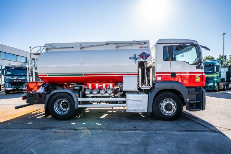 MAN TGS 18.400 4x4H +CM 11.500L /4 COMP - Tankwagen: das Bild 3 MAN TGS 18.400 4x4H +CM 11.500L /4 COMP - Tankwagen: das Bild 3