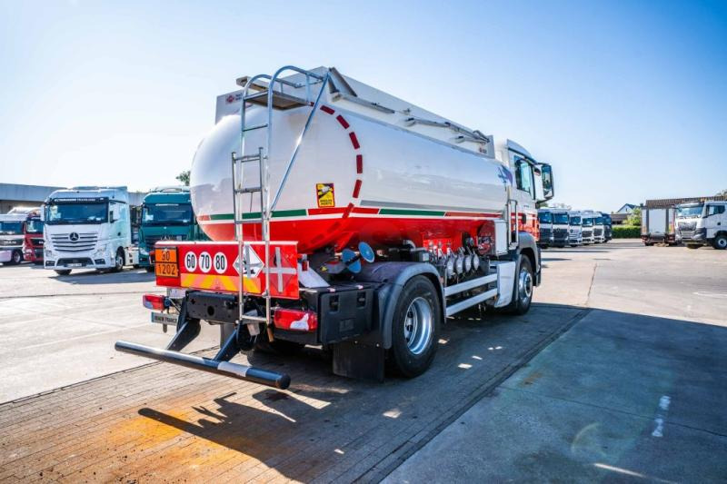 MAN TGS 18.400 4x4H +CM 11.500L /4 COMP - Tankwagen: das Bild 4 MAN TGS 18.400 4x4H +CM 11.500L /4 COMP - Tankwagen: das Bild 4