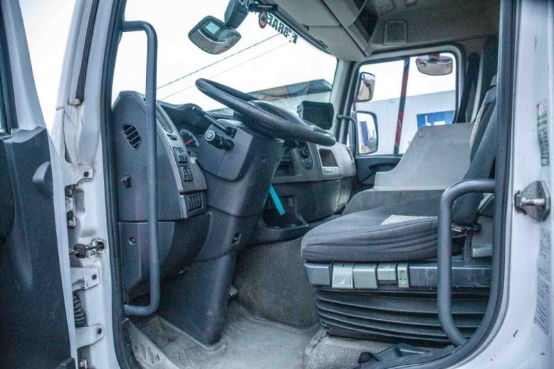 Renault PREMIUM 380 DXI-6x2 - Koffer LKW: das Bild 5 Renault PREMIUM 380 DXI-6x2 - Koffer LKW: das Bild 5
