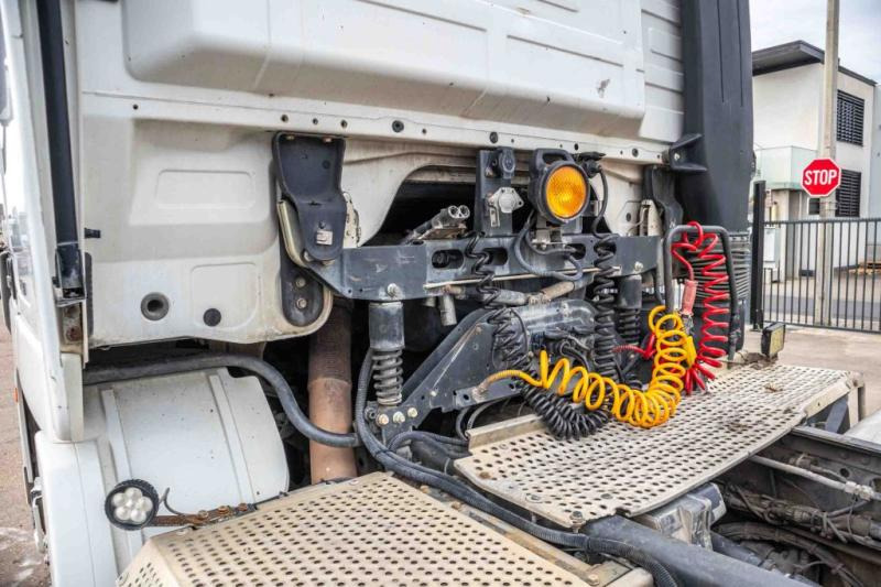 Mercedes ACTROS 1844 LS-MP3+E5+VOITH - Sattelzugmaschine: das Bild 5 Mercedes ACTROS 1844 LS-MP3+E5+VOITH - Sattelzugmaschine: das Bild 5