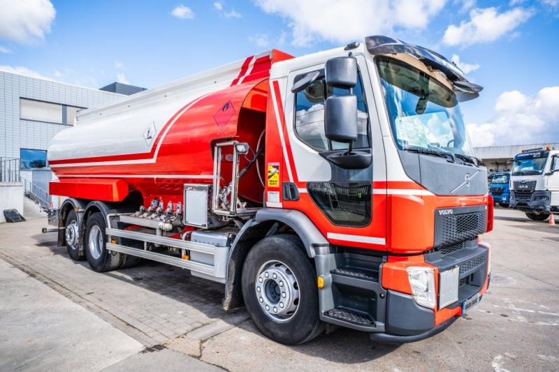 Volvo FE 320+MAGYAR 19.000L/5Comp. - Tankwagen: das Bild 2 Volvo FE 320+MAGYAR 19.000L/5Comp. - Tankwagen: das Bild 2