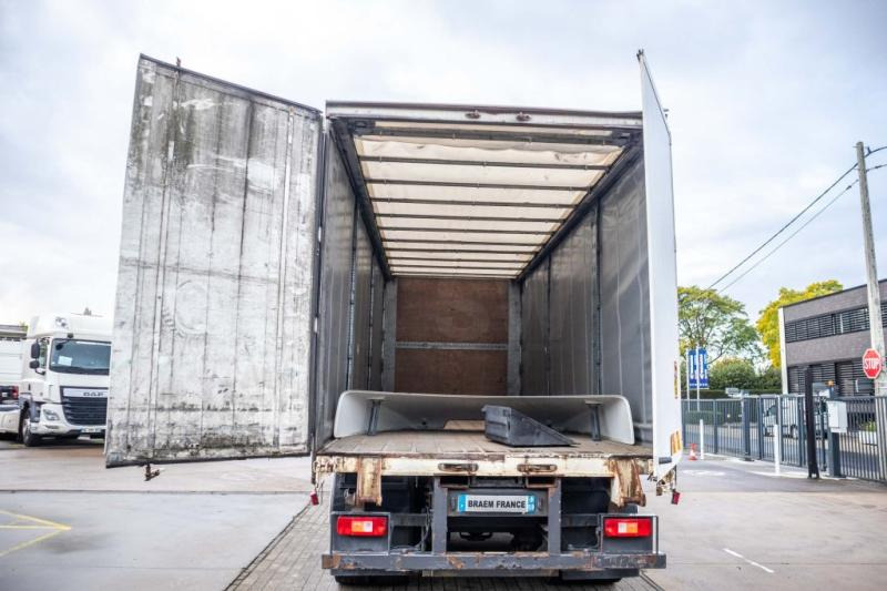 Volvo FM 330-6x2-E5+10 pneus/tires+intarder - Plane LKW: das Bild 5 Volvo FM 330-6x2-E5+10 pneus/tires+intarder - Plane LKW: das Bild 5