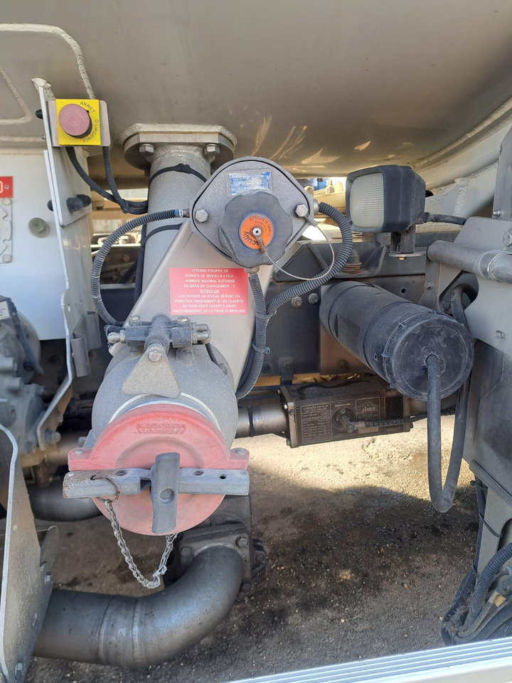 RENAULT MIDLUM 270 - Tankwagen: das Bild 5 RENAULT MIDLUM 270 - Tankwagen: das Bild 5