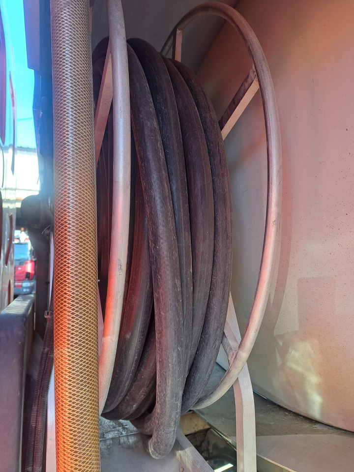 RENAULT MIDLUM 270 - Tankwagen: das Bild 3 RENAULT MIDLUM 270 - Tankwagen: das Bild 3