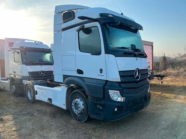 Mercedes-Benz Actros 1846 5 L-Fahrerhaus - Sattelzugmaschine: das Bild 4 Mercedes-Benz Actros 1846 5 L-Fahrerhaus - Sattelzugmaschine: das Bild 4