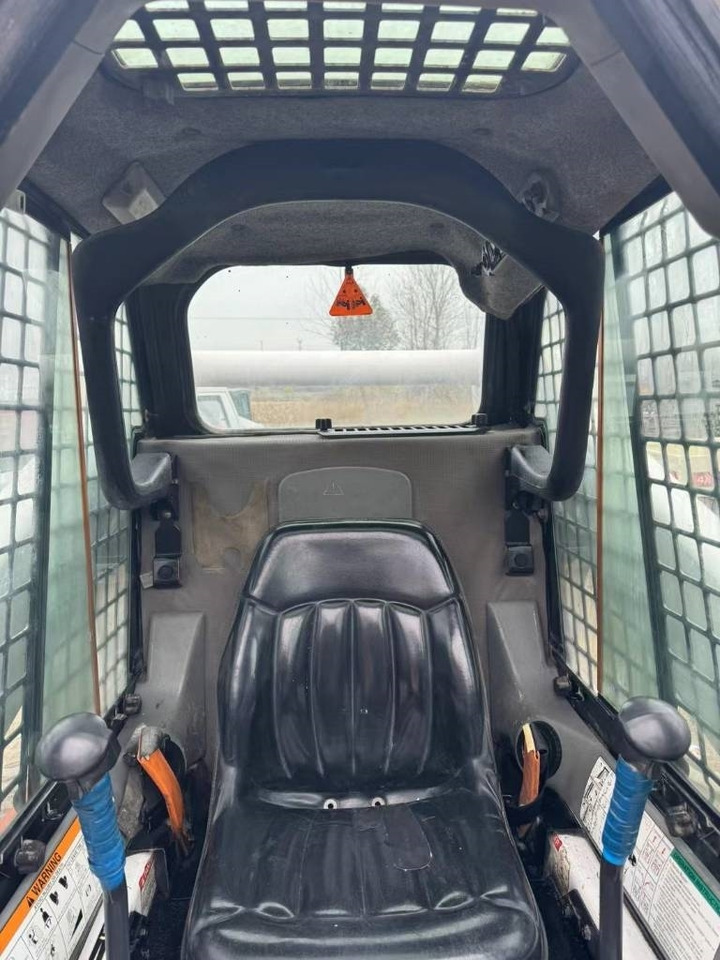 Bobcat S 300 - Kompaktlader: das Bild 2 Bobcat S 300 - Kompaktlader: das Bild 2