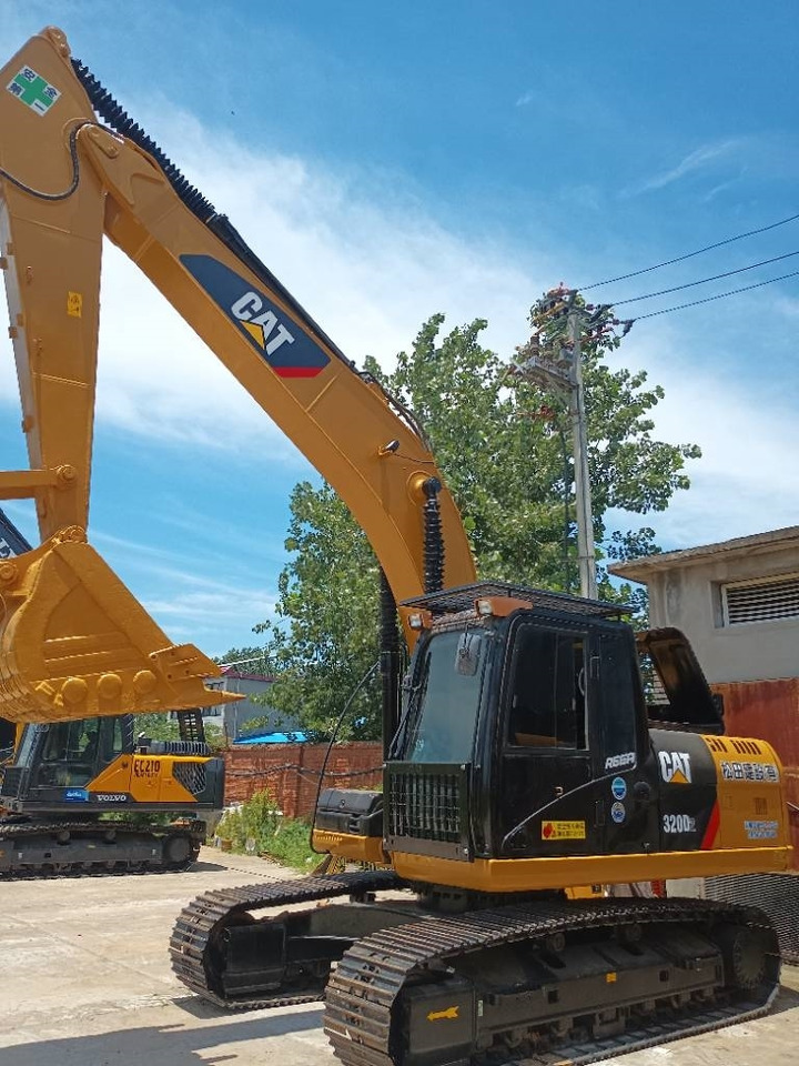 CAT 320D2 - Kettenbagger: das Bild 3 CAT 320D2 - Kettenbagger: das Bild 3