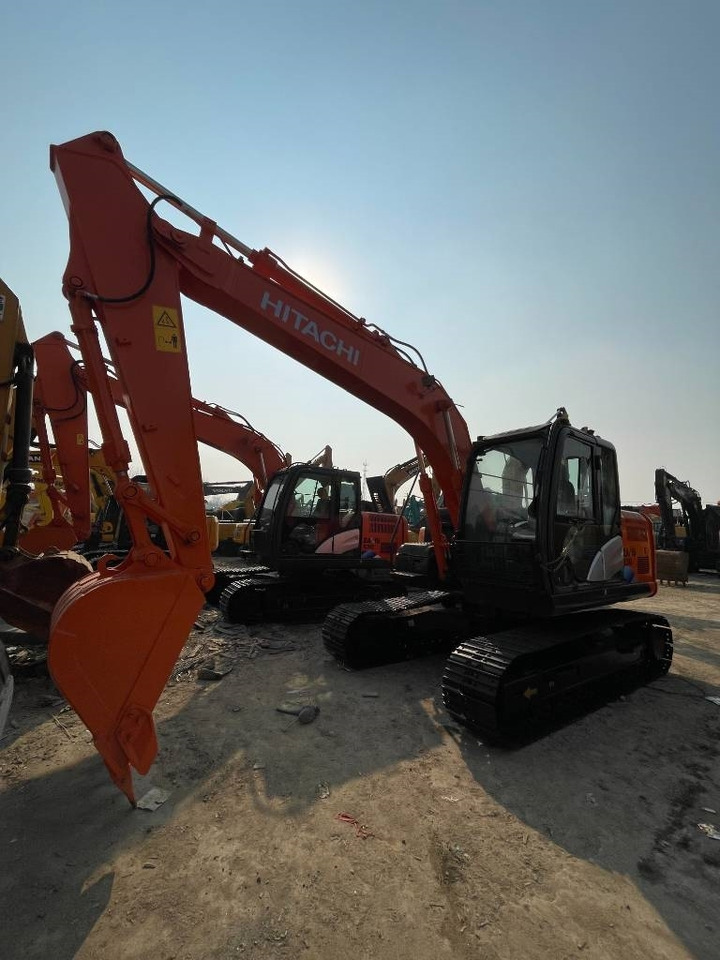Hitachi ZX 130 - Kettenbagger: das Bild 4 Hitachi ZX 130 - Kettenbagger: das Bild 4