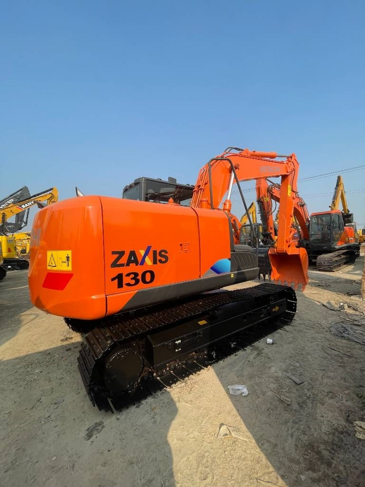 Hitachi ZX 130 - Kettenbagger: das Bild 1 Hitachi ZX 130 - Kettenbagger: das Bild 1