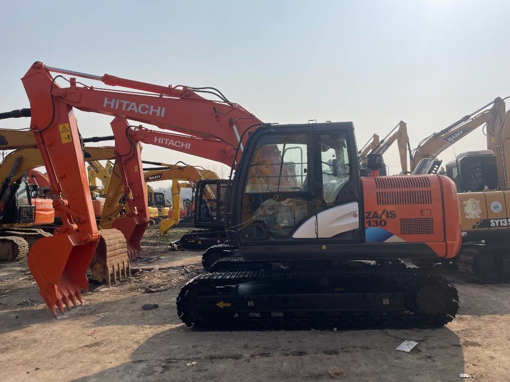 Hitachi ZX 130 - Kettenbagger: das Bild 3 Hitachi ZX 130 - Kettenbagger: das Bild 3