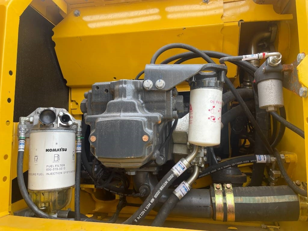 Komatsu PC 220 - Kettenbagger: das Bild 2 Komatsu PC 220 - Kettenbagger: das Bild 2