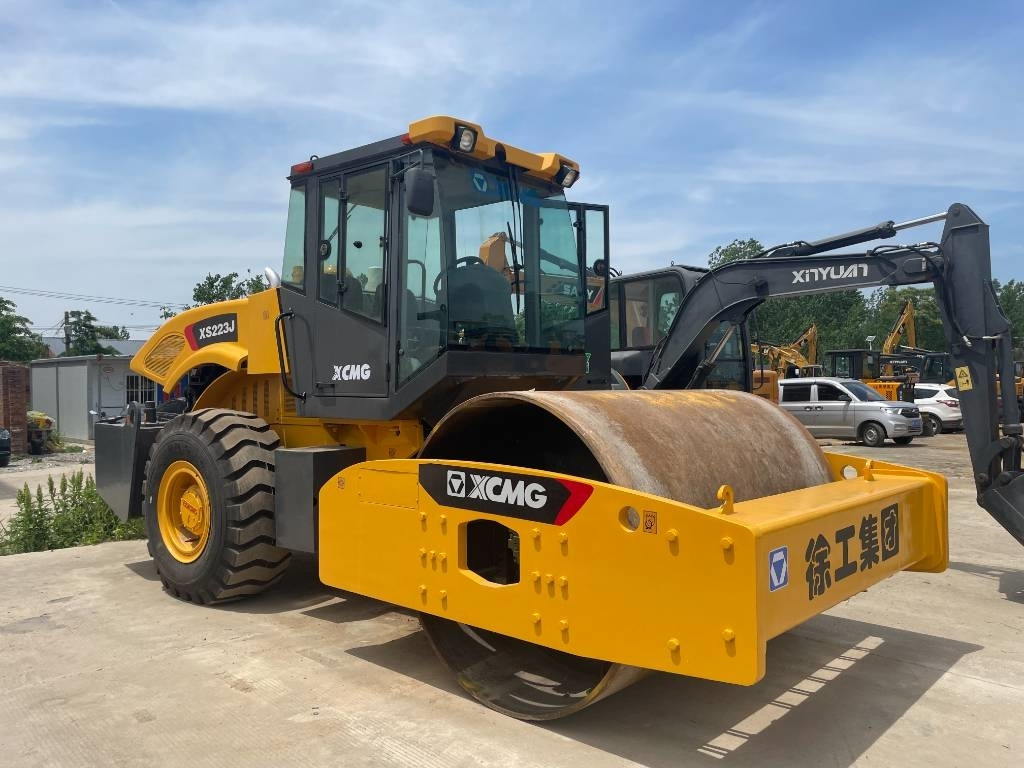 XCMG XS 223 J - Walzenzug: das Bild 1 XCMG XS 223 J - Walzenzug: das Bild 1