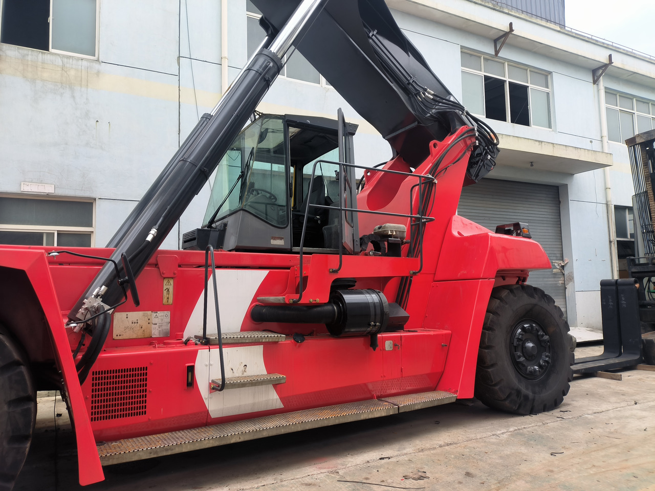 Kalmar DRF450 Used Reach stacker/Container forklift - Reach stacker: das Bild 3 Kalmar DRF450 Used Reach stacker/Container forklift - Reach stacker: das Bild 3
