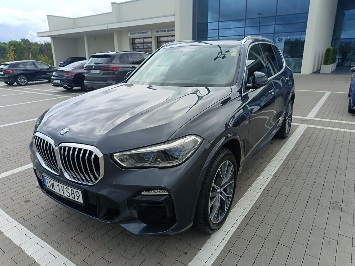 BMW X5 xDrive45e aut KOMBI - PKW: das Bild 2 BMW X5 xDrive45e aut KOMBI - PKW: das Bild 2