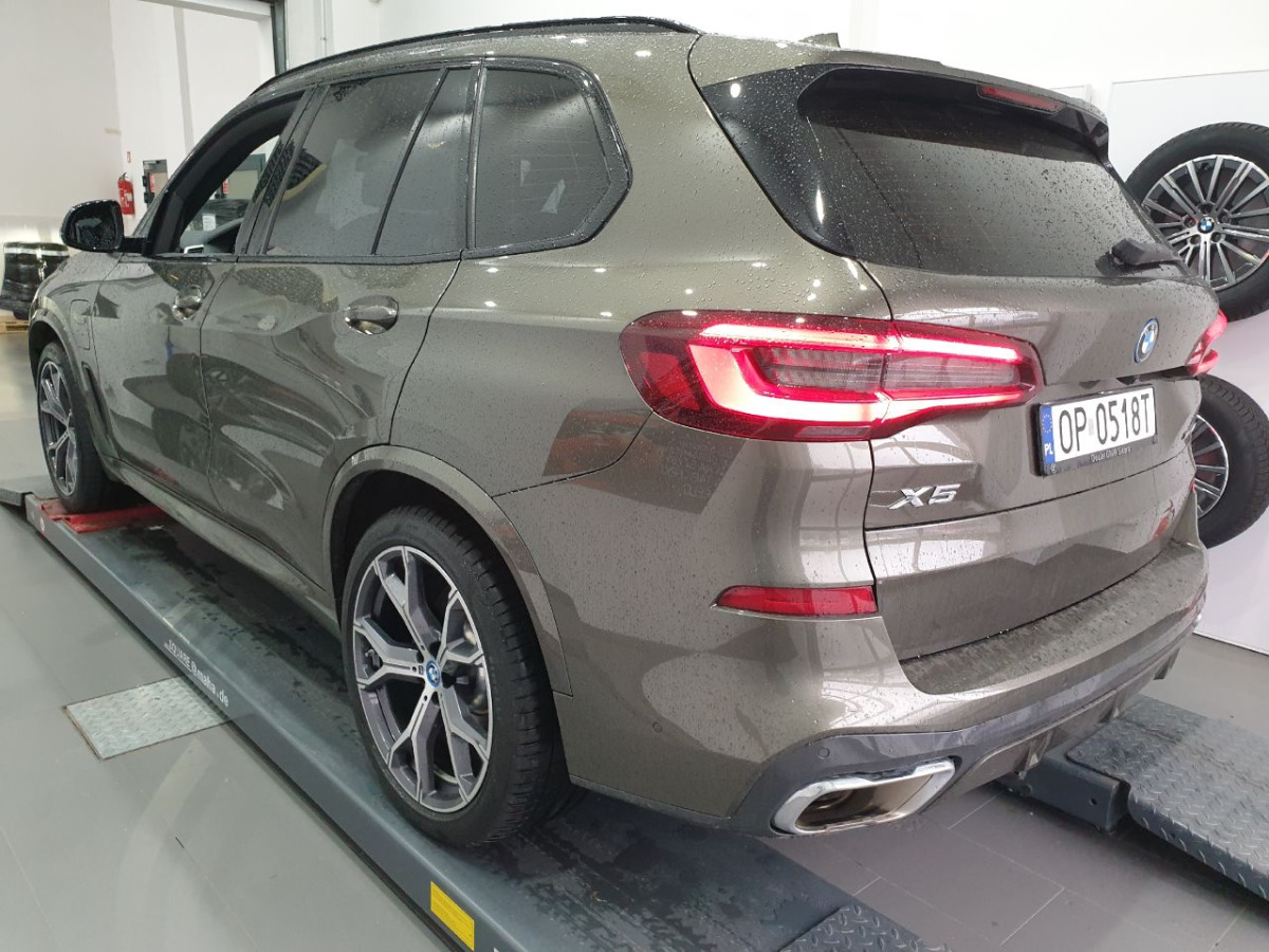 BMW X5 xDrive45e aut SUV - SUV/ Geländewagen: das Bild 4 BMW X5 xDrive45e aut SUV - SUV/ Geländewagen: das Bild 4