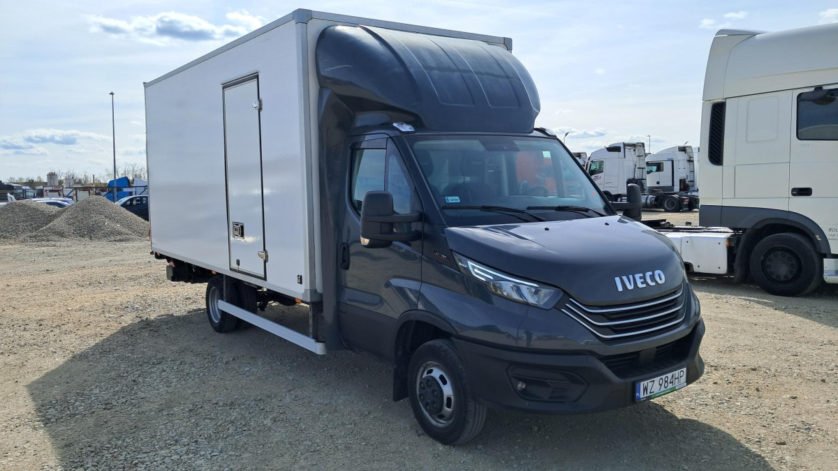 IVECO DAILY 50C18 KONTENER Z WINDĄ - Koffer Transporter: das Bild 1 IVECO DAILY 50C18 KONTENER Z WINDĄ - Koffer Transporter: das Bild 1