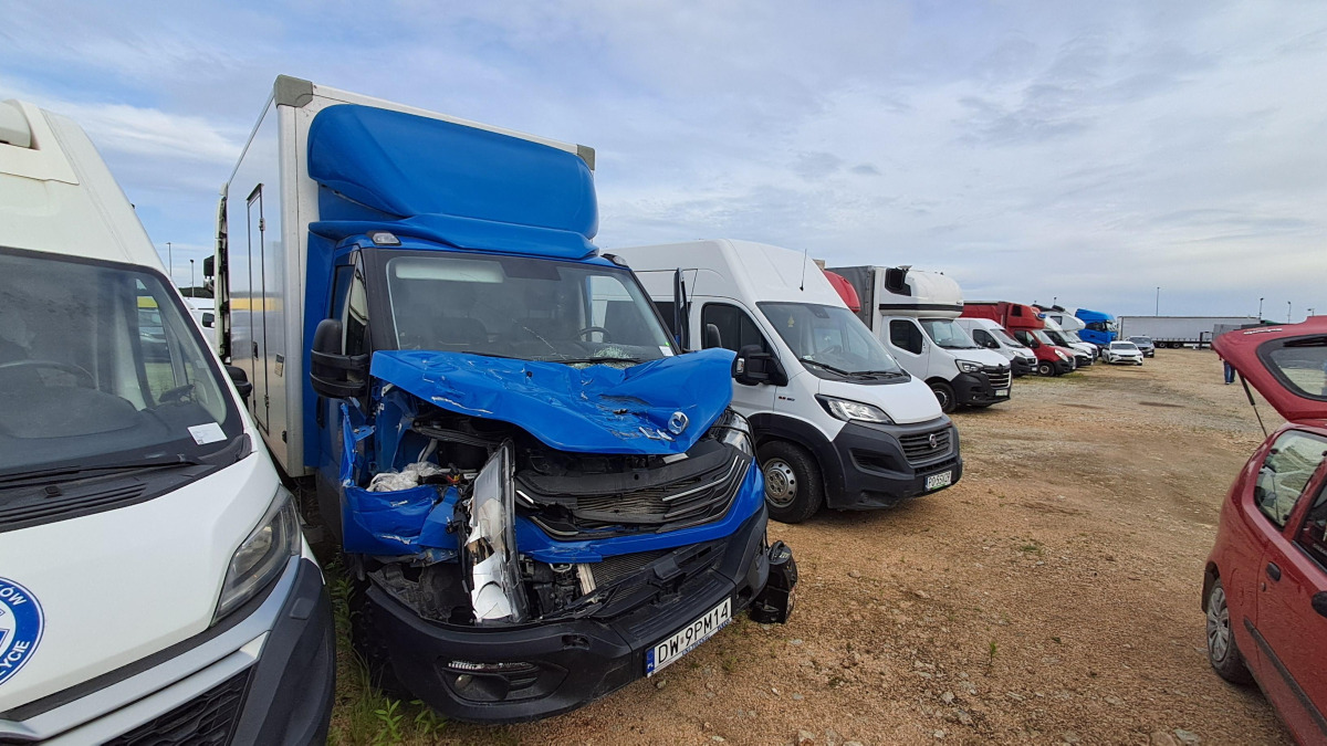 IVECO DAILY KONTENER Z WINDĄ - Koffer LKW: das Bild 1 IVECO DAILY KONTENER Z WINDĄ - Koffer LKW: das Bild 1