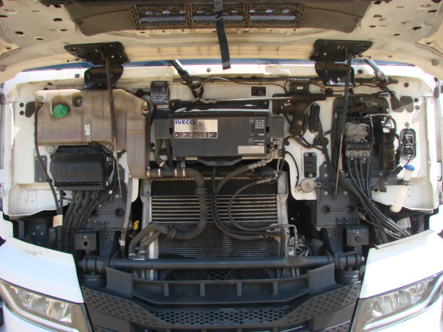 Sattelzugmaschine IVECO AS440ST/FP LT LNG CIĄGNIK SIODŁOWY: das Bild 9