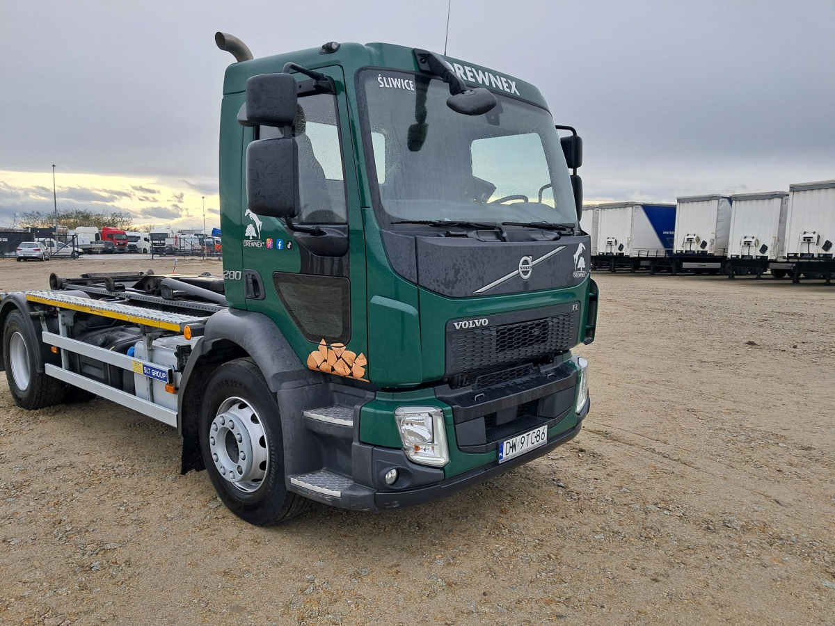 VOLVO FL - Abrollkipper: das Bild 1 VOLVO FL - Abrollkipper: das Bild 1