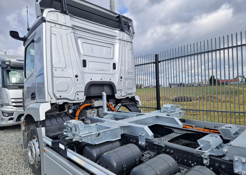 Mercedes-Benz eActros 400 6x2 BDF Elektryczny - Containerwagen/ Wechselfahrgestell LKW, Elektro-LKW: das Bild 4 Mercedes-Benz eActros 400 6x2 BDF Elektryczny - Containerwagen/ Wechselfahrgestell LKW, Elektro-LKW: das Bild 4
