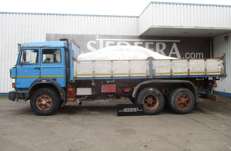 Iveco 190-30 , Manual , V8 , 3 way tipper , Spring suspension , 6x2 - Kipper: das Bild 2 Iveco 190-30 , Manual , V8 , 3 way tipper , Spring suspension , 6x2 - Kipper: das Bild 2