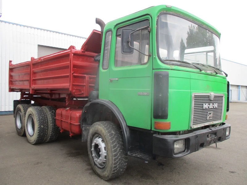 MAN 26.280 , Manual , 6x4 , 3 Way Tipper , Spring suspension - Kipper: das Bild 4 MAN 26.280 , Manual , 6x4 , 3 Way Tipper , Spring suspension - Kipper: das Bild 4