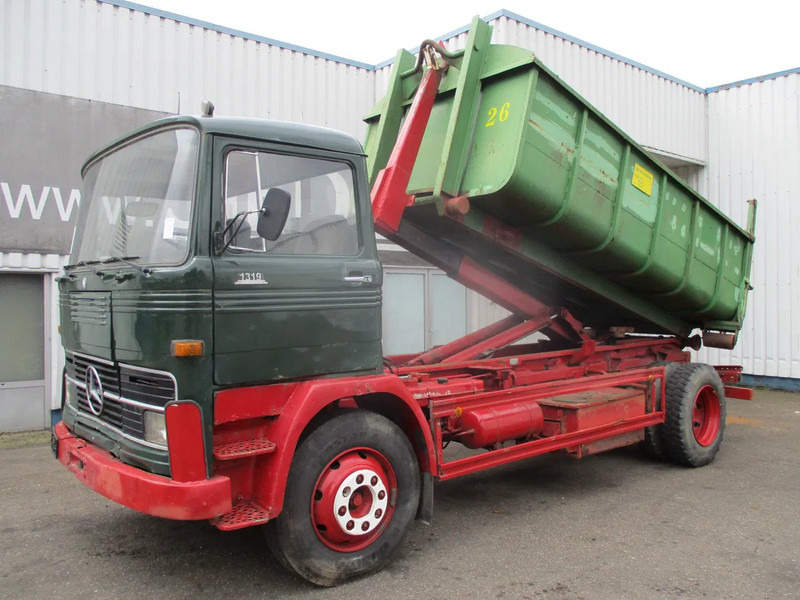 Mercedes-Benz LP 1319 , Oldtimer - Abrollkipper: das Bild 1 Mercedes-Benz LP 1319 , Oldtimer - Abrollkipper: das Bild 1