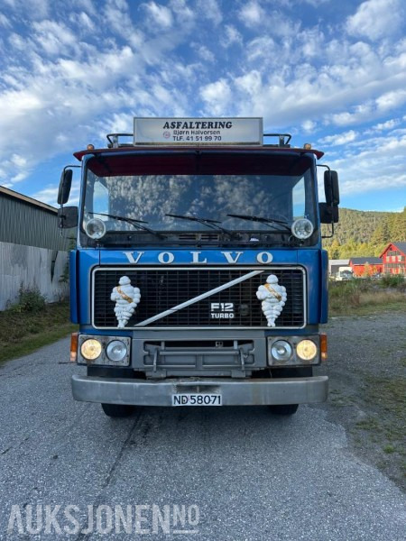 1979 Volvo F 12 43 6X2 - Fullt sett - Veteran - Pritsche LKW: das Bild 2 1979 Volvo F 12 43 6X2 - Fullt sett - Veteran - Pritsche LKW: das Bild 2