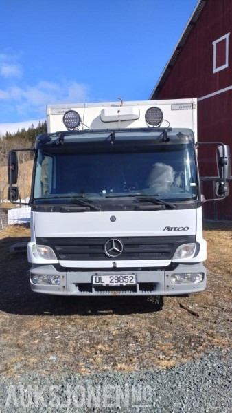 2006 Mercedes-Benz 818/33AT 7,5 skapbil ryggekamera s+v dekk kjetting - Koffer LKW: das Bild 2 2006 Mercedes-Benz 818/33AT 7,5 skapbil ryggekamera s+v dekk kjetting - Koffer LKW: das Bild 2