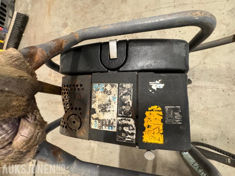 2012 Dynapac LF-100 Vibroplate - 105 kg - Walzen: das Bild 4 2012 Dynapac LF-100 Vibroplate - 105 kg - Walzen: das Bild 4