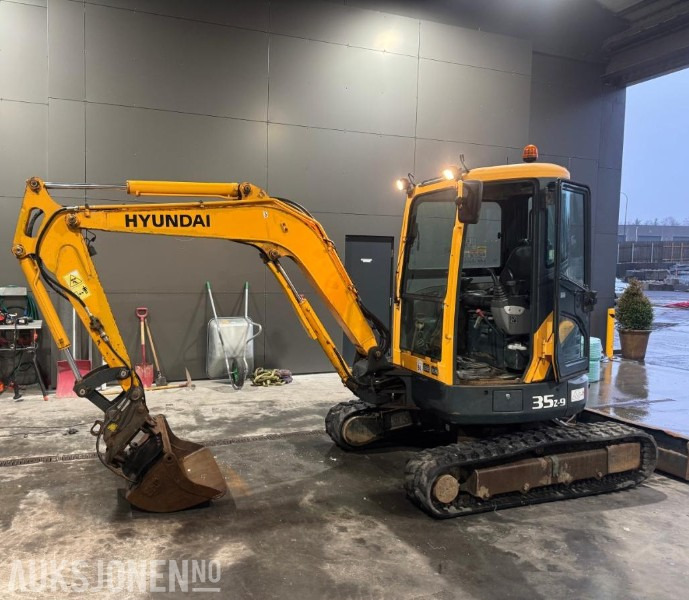 2012 HYUNDAI ROBEX 35Z-9 4,1TONN MINIGRAVER. 2135TIMER NYE BELTER 2024. GRAVESKUFF. PLANERINGSKUFF. - Minibagger: das Bild 1 2012 HYUNDAI ROBEX 35Z-9 4,1TONN MINIGRAVER. 2135TIMER NYE BELTER 2024. GRAVESKUFF. PLANERINGSKUFF. - Minibagger: das Bild 1